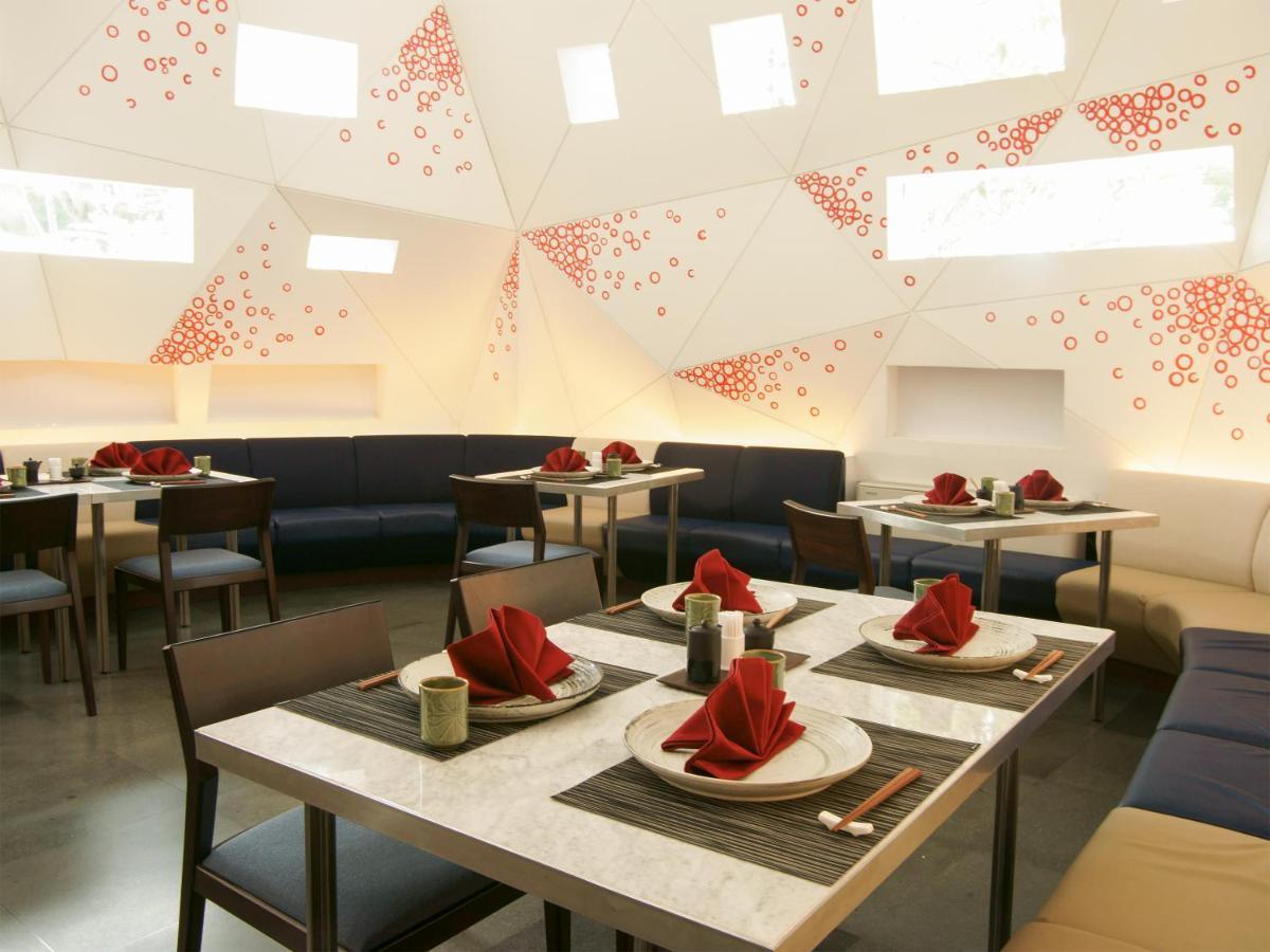Maya Sanur Resort & Spa Екстер'єр фото Interior of a restaurant